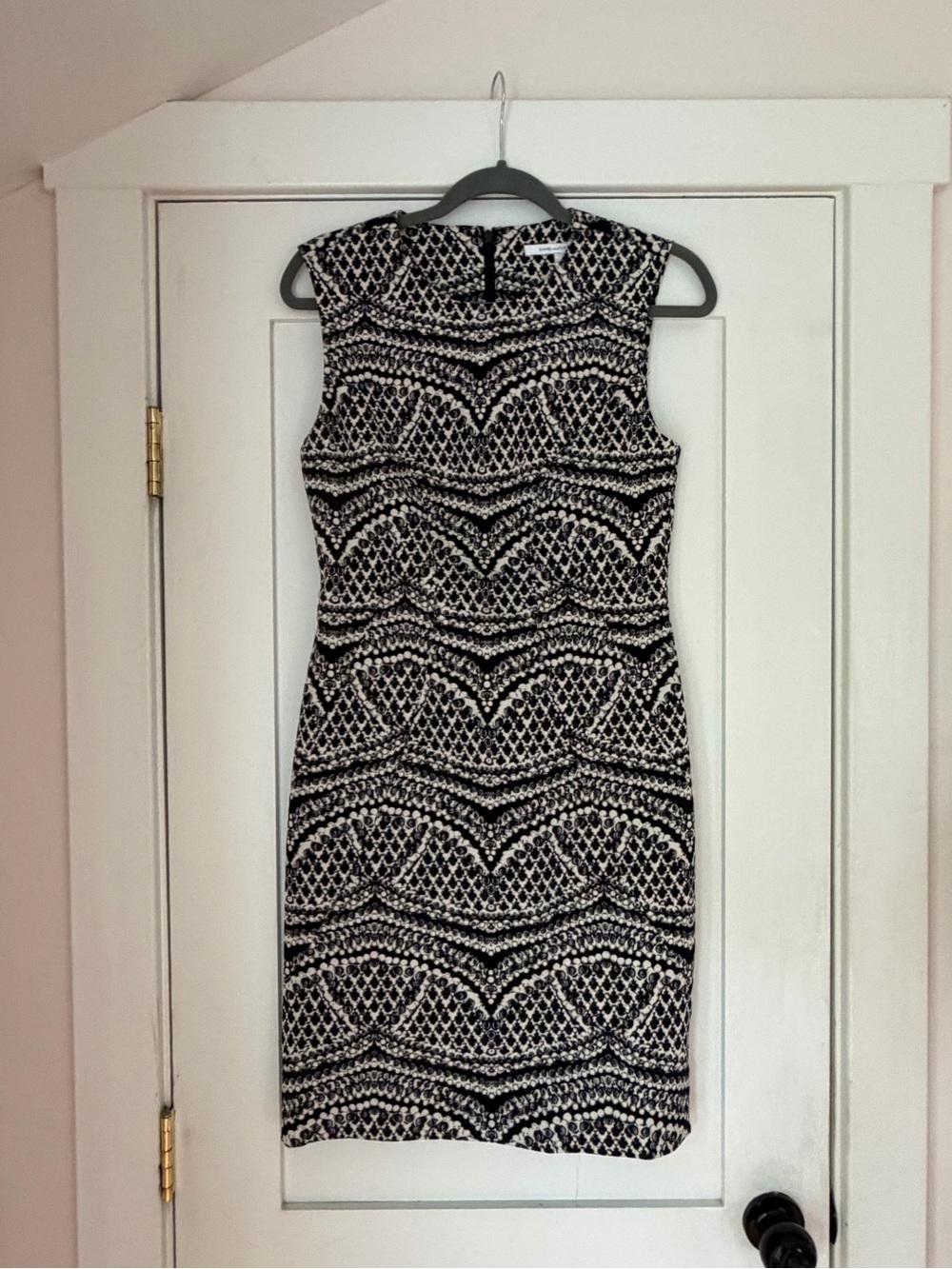 Diane Von Furstenberg Sleeveless Black and White Patterned Sheath Dress